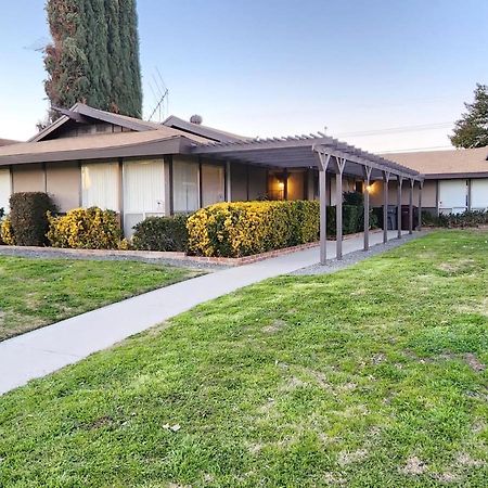 Centrally Located, 4X Queen, 300 Mbps Internet With Backyard! Hemet Exterior foto